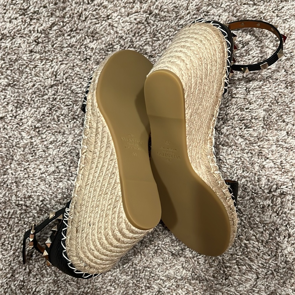 Valentino Black Leather Sandals Minimalist Design - Picture 3 of 3